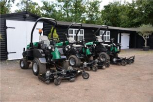 2011 Ransomes HR3300T Outfront Ride on mower 4WD