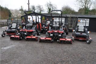 2013 Toro LT3340 Triple Cylinder 4WD Ride on Commercial Mower