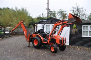 2010 Kubota B3030 Tractor with Front Loader and Backhoe
