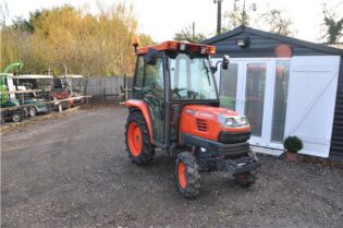 Kubota STV40 4WD Compact Tractor with Full Cab