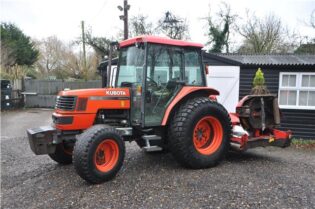 2002 Kubota M5700 4WD Tractor with Trimax Stealth S2 340 Rear PTO Rotary Deck