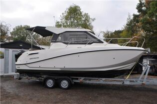 Quicksilver 675 Active Weekender with Mercury 225hp V6 4 Stroke Outboard